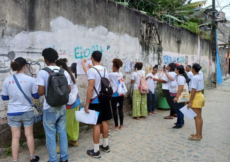 Com mensagens em lambe-lambe, jovens encerram curso “Juventudes em Transformação”